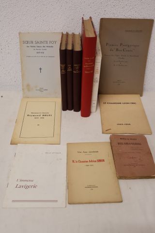 Lot de 5 ouvrages et 7 plaquettes sur le thème religieux Saint – ...