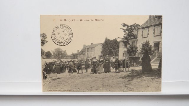 Puy-de-Dôme : Giat. Un coin du Marché. Dumousset A 20. État super...
