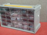une photo d'un meuble de rangement en plastique contenant de nombreux objets