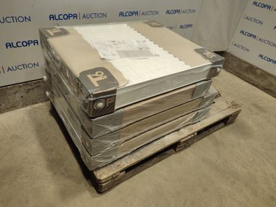 une pile de cartons posée sur une palette