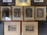 de nombreuses photos encadrées sur le mur d'une pièce