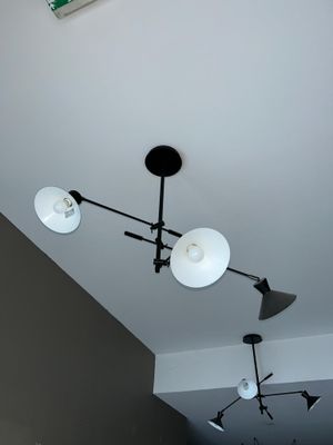 Ensemble de 3 suspensions lumineuses en métal laqué noir (do…