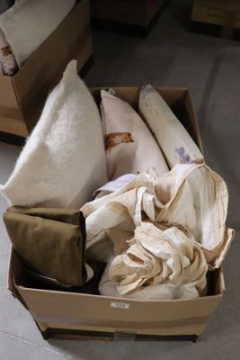 lot de linge, coussin, draps, rideaux, pieds de lit, neuf