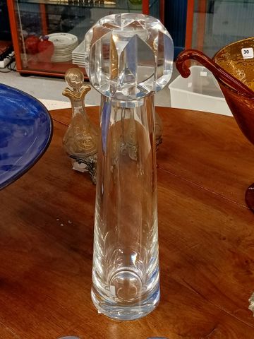 SAINT LOUIS. Flacon en cristal. H : total : 38. (pastille)