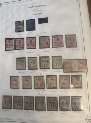 la photo d'un livre avec des timbres