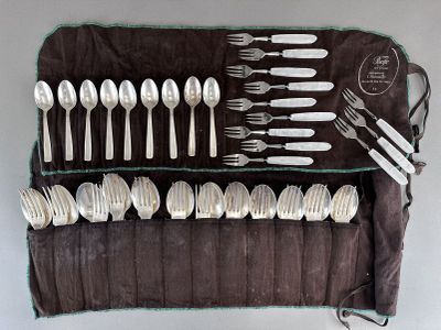 a picture of a set of silverware in a case