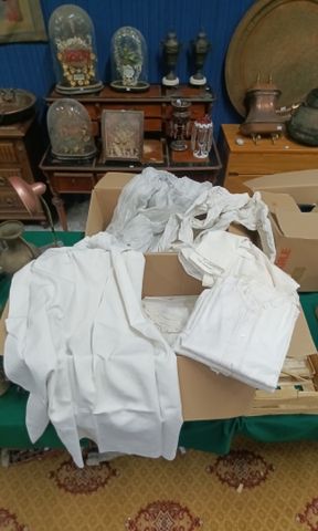 Lot de vêtements anciens