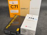 trois boîtes de tailles et de couleurs différentes contenant le même produit