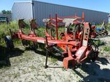 une image représentant un tracteur équipé d'une charrue à l'arrière