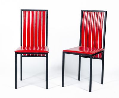 Enrico PELLIZZONI : Paire de chaises en métal laqué noir, as… - Photo 1