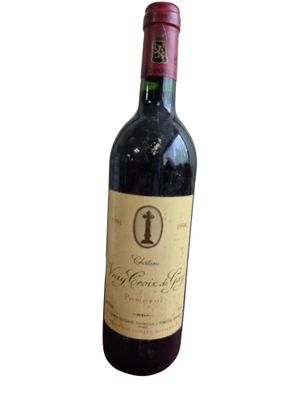 Une bouteille de Château Vray Croix de Gay Pomerol 1994