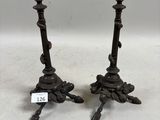paire de chandeliers anciens en fonte