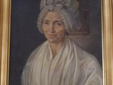 portrait d'une femme vêtue d'une robe blanche et d'un bonnet bleu