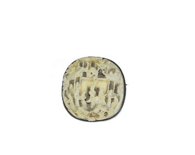 CANTON fin XIXe - BROCHE ovale en ivoire marin à décor de pe…