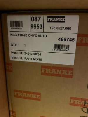 une boîte sur laquelle est collée une étiquette portant l'inscription « frank frank »