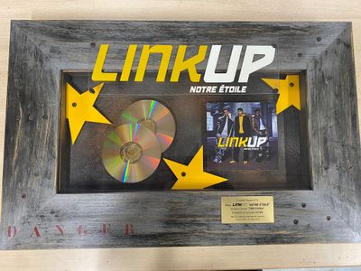 la photo d'une photo représentant un CD dans un cadre photo