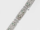 un bracelet en diamants et émeraudes, signé Cartier