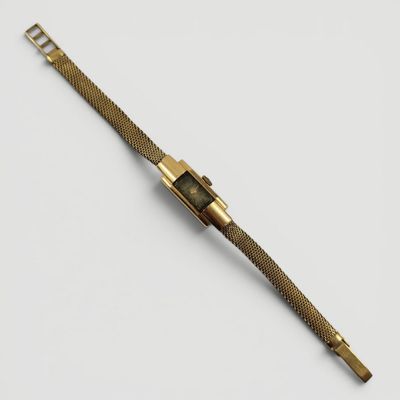 une montre-bracelet en or 18 carats avec un bracelet maillé