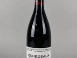 une photo d'une bouteille de vin rouge posée sur une table