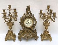 Garniture de cheminée style Louis XV en bronze doré et cisel…
