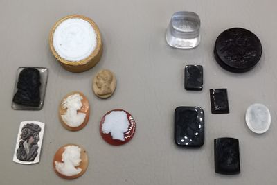GLYPTIQUE Lot comprenant une collection de 6 Intailles et 8 …