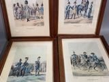 trois reproductions encadrées représentant des hommes en uniforme, exposées dans une pièce