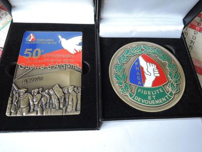 Militaria - Deux Medailles 2012 Fnaca Fidelite ET Devou…