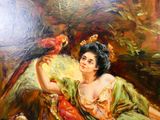 un tableau représentant une femme assise sur un canapé, avec un perroquet sur l'épaule