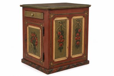 une image représentant un petit meuble en bois orné de fleurs peintes