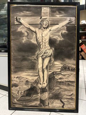 tableau représentant Jésus sur la croix, exposé dans un magasin