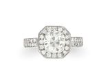 une bague en diamant et plaquée platine, signée Van Cleef