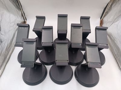 six téléphones portables qui se trouvent dans une boîte
