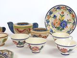 many different types of bowls and bowls on the table