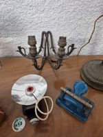 Lot comprenant 1 lampe en métal de style Art Nouveau à décor… (photo 3)