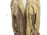 une photo d'une veste beige sur un mannequin