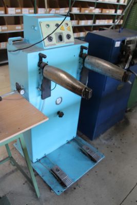 1 machine à galber les bottes sans marque apparente