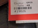 a label on the back of a jacket that says gilet cost 6k003