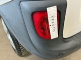 a sticker on the back of a car that says vacci