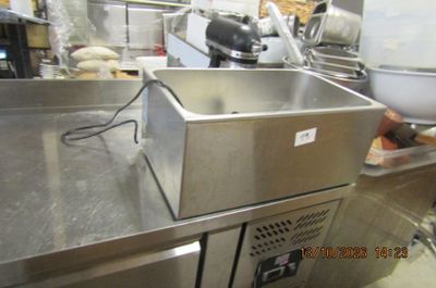 a machine that is sitting on a counter in a kitchen