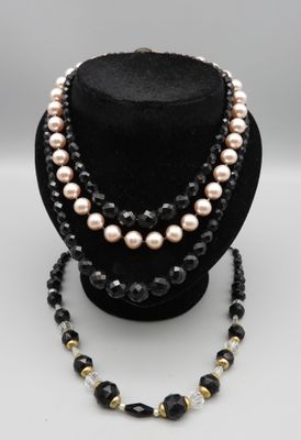 Collier Couture 3 rangs verre noir taillé et 1 rang de perle…