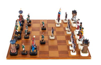 de nombreuses figurines sur un échiquier à fond blanc