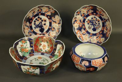 two chinese bowls and a bowl with a lid are sitting on a table