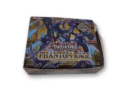 la boîte contient un jeu de cartes qui a la forme d'une boîte