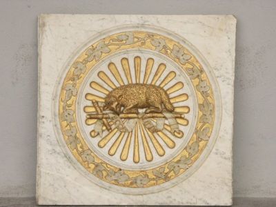 Plaque décorative en marbre blanc provenant d'un autel et po…