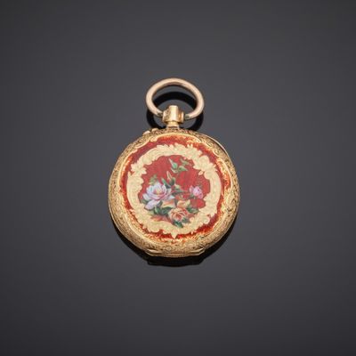 une image représentant une montre de poche en or et émail posée sur un fond noir