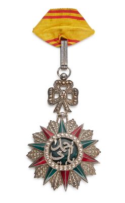 Gros plan sur une médaille entourée d'un ruban