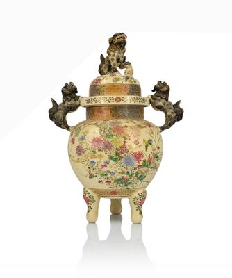 a vase that has a lion on it with flowers on it