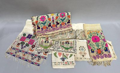 Suite de sept serviettes de hammam et ceintures sash, Empire…