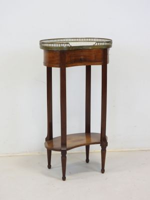 an image of a small table with a glass top