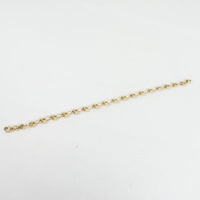un bracelet en chaîne d'or orné d'un seul diamant